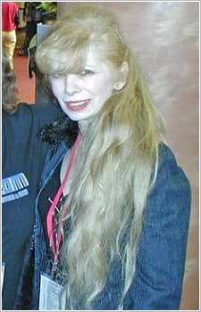Newstone, Pauline